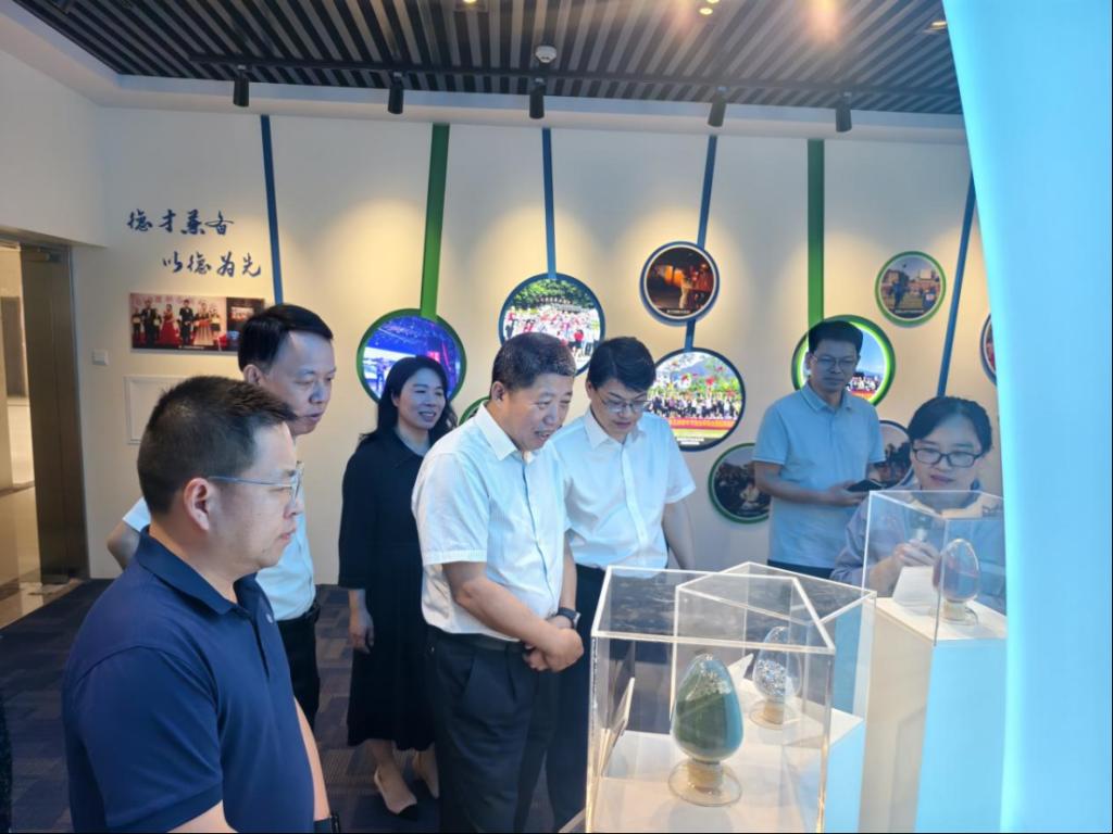 校领导赴振华股份调研交流